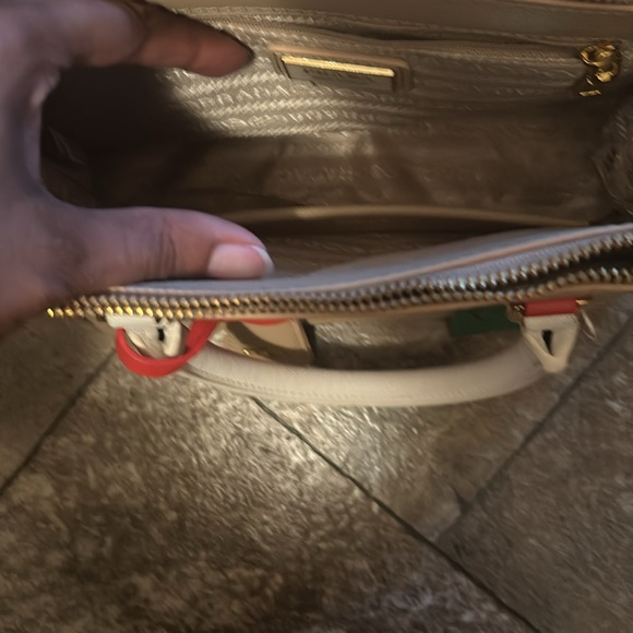 Prada bag - Picture 4 of 8